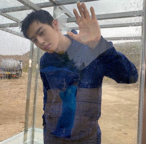 CHAEUNWOO (ASRTO), how small is his face? … Knock out fans with a captivating guilty look