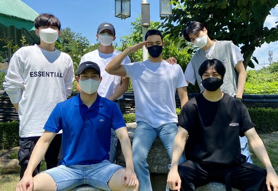 "MONSTA X" Shownu, all members gather at the military enlistment site