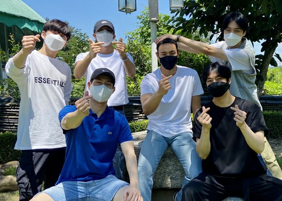 "MONSTA X" Shownu, all members gather at the military enlistment site