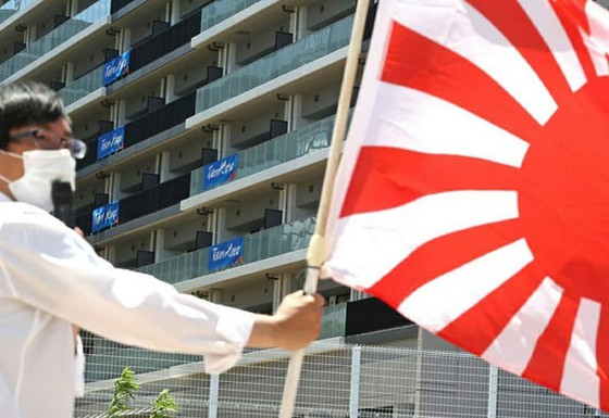 Anti-Japan activist professor protests to JOC "Strong warning and caution against the Rising Sun Flag demonstration of the extreme right group"