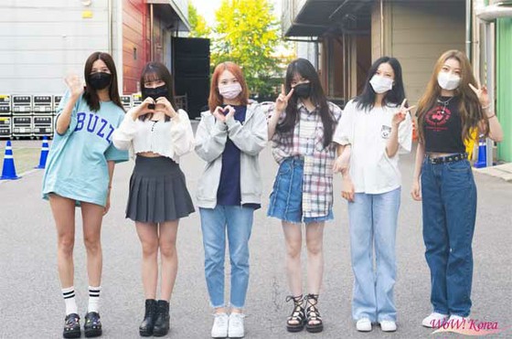 54 participants who passed the first ranking announcement ceremony of "Girls Planet 999: Girl Festival" entered the studio for the second mission stage