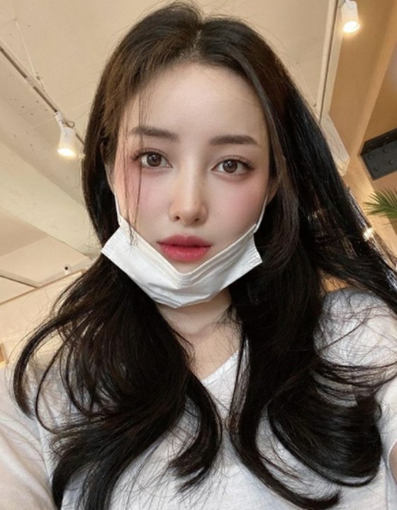 Beauty YouTuber YU CAT NIP reveals recent status after "chest and face surgery"