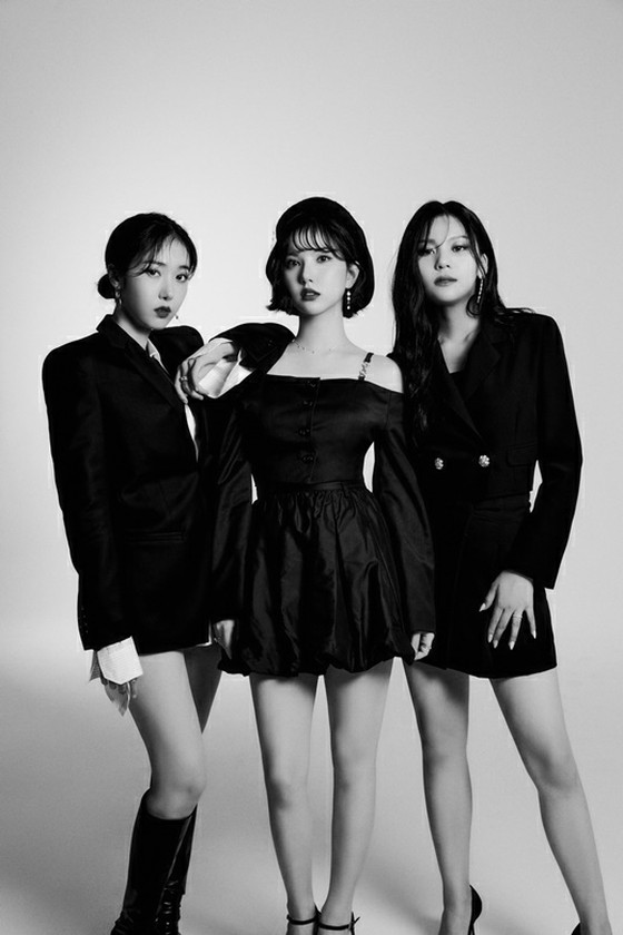 former "GFRIEND" Una & SinB & UMJI, new group name "VIVIZ"