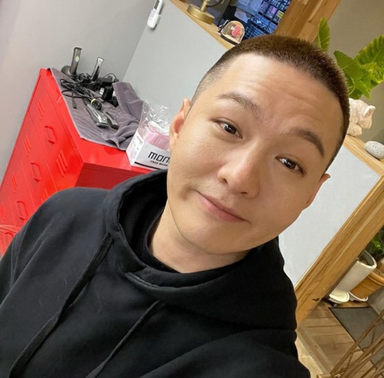 "BTOB" Chang-sub suddenly curls his head and fans "surprise" "not re-enlisted"