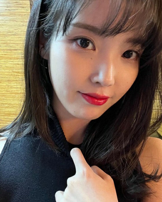 IU, selfie New Post ... was so sexy !?
