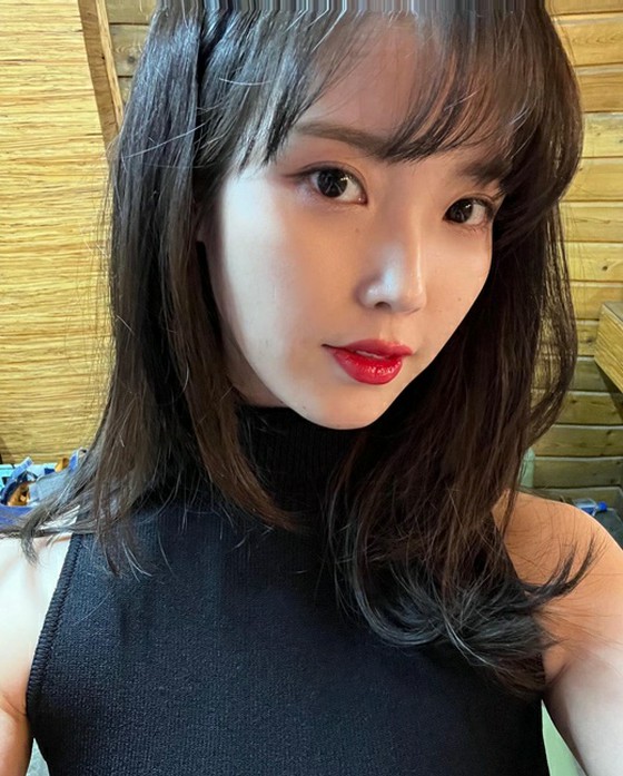 IU, selfie New Post ... was so sexy !?