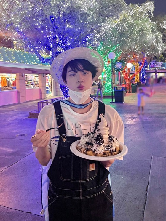 "Are You WWH?" ... A word from ARMY who witnessed JIN at an amusement park