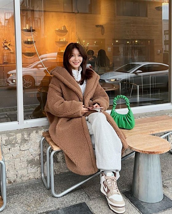 Sooyoung (SNSD (Girls' Generation)), wearing a coat of about 470,000 yen ... Cafe date with lover Jung Kyung-ho?