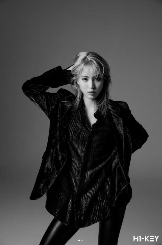 A Thai fan repels a Thai member who is scheduled to debut in a Korean girl group, "Father supports Chun Doo-hwan in Thailand."