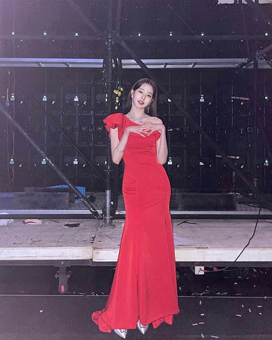 Jang Won Young (IVE), "too long Legs problem" is a painful? SNS photos are unrealistic