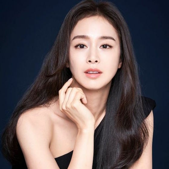 Actress Kim Tae Hee shows her unchanging beauty