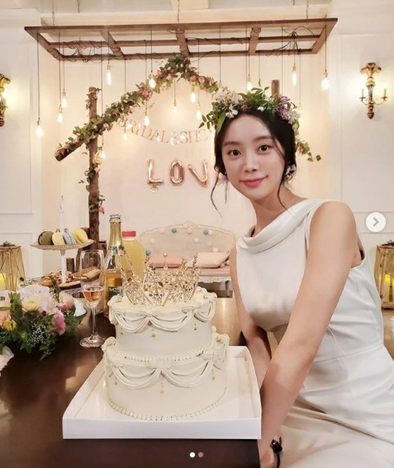 Former "Wonder Girls" Hyerim reveals bridal shower scene