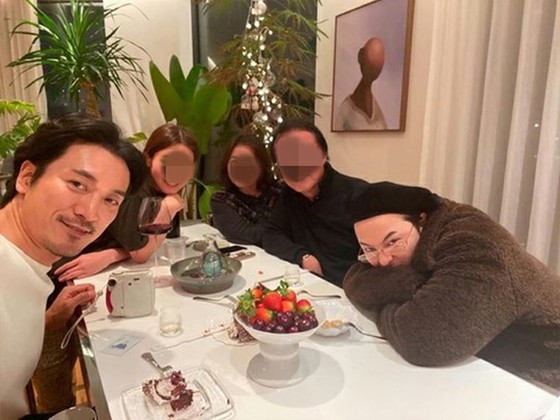 G-DRAGON (BIGBANG) sister Kwon Dami, husband Kim Min-jun and younger brother's two-shot released ... Family love shown on SNS