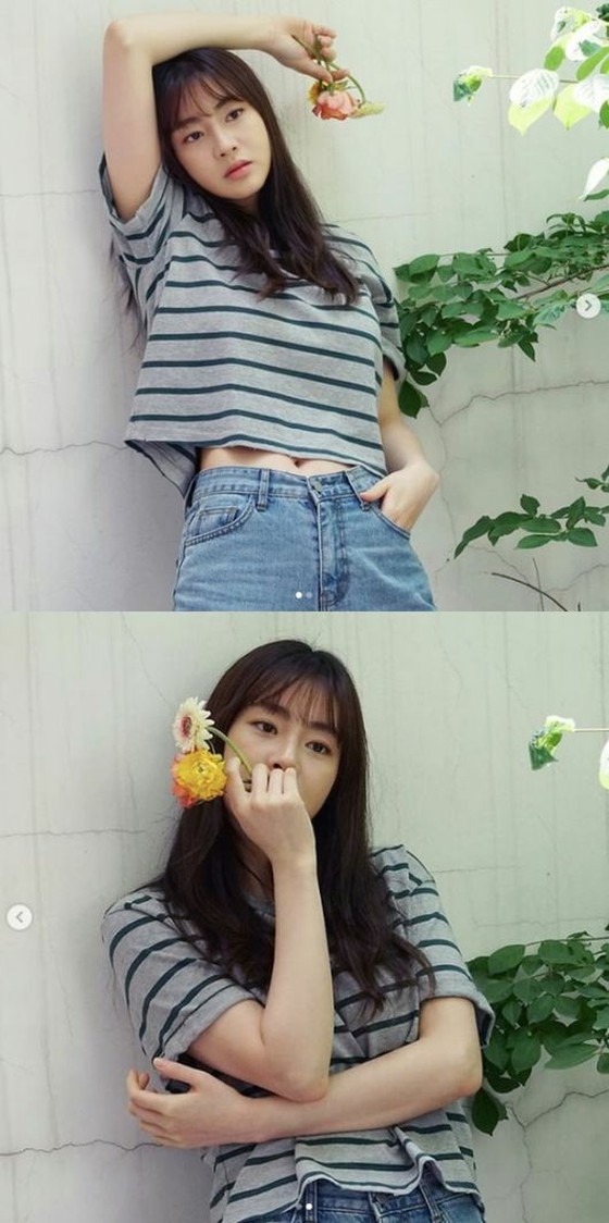 Actress Kang Sora shares a post flashing her perfect abs!