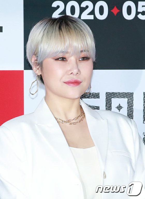 Cheetah, a female rapper is hoping for a quick recovery of Park Ji Yun's family after an attempted traffic accident