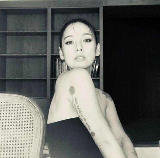 Lee Hyo Ri, flower tattoos and tube top dress shot... “Surely “SSAK3””