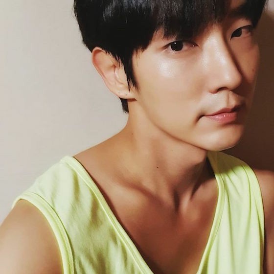 Actor Lee Jun Ki shares sleeveless and sexy beauty. Drama "Evil Flower" "Why don't we watch it together today?"