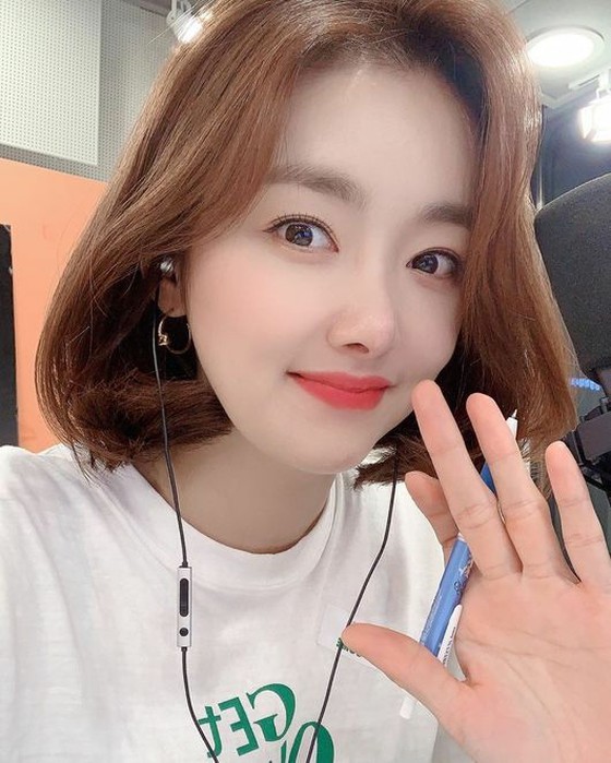 Actress So Yi Hyun shares refreshing good looks with description saying "Please let me arrive home today"