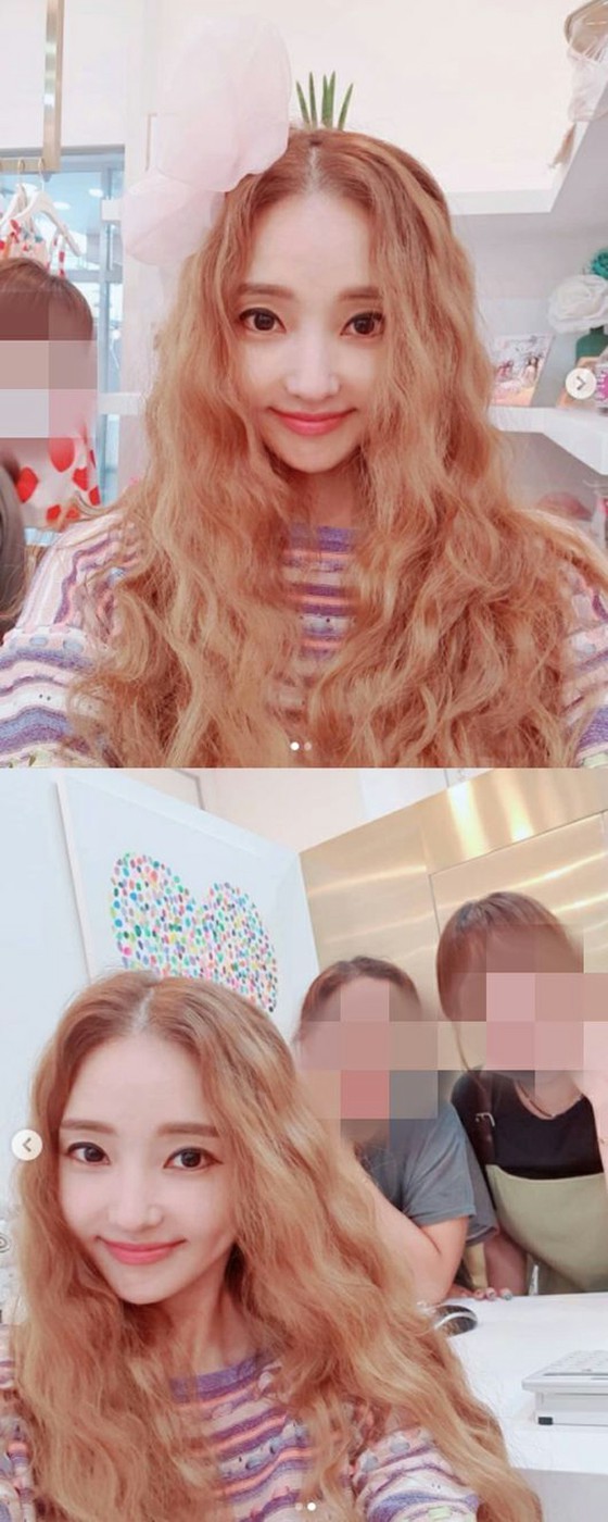 Actress Han Chae Young shows off her "OG Barbie doll" beauty... Trot singer Hong Jin Young also praises