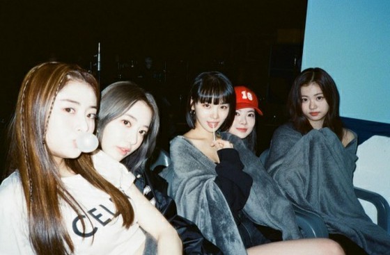 "HYBE's first girl group" "LE SSERAFIM" Sakura releases behind cut with members