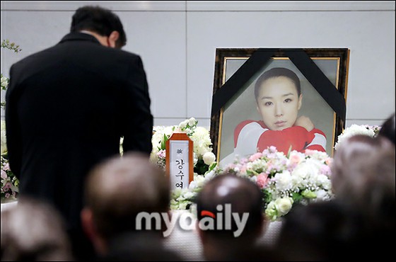 Kim Hye Soo "It's the last goodbye", in memory of the late Kang Soo-yeon who fell asleep forever