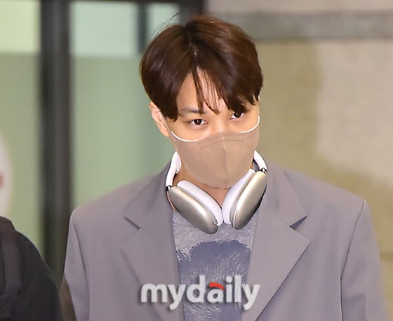 KAI (EXO) & "(G)-IDOL" returns home with a delay of 5 hours after three takeoff attempts