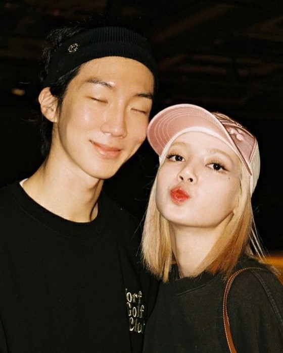 LISA appears on Lee Seung Hoon's SNS ... Shows good friendship