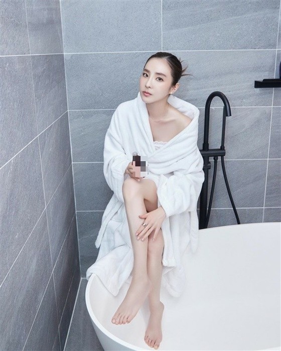 "41kg" DARA (Sandara Park, former 2NE1), provoked with a shower gown? … Slim charm is “art”