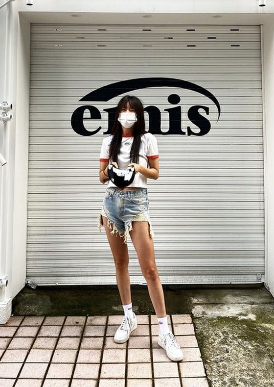 Actress Han Hyo Ju, such a hip figure? …showing off a healthy dose of sexy in shorts