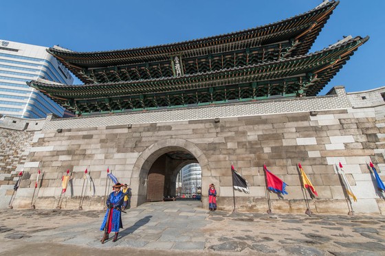 Americans top South Korean tourists, Chinese drop to 5th = Korean coverage