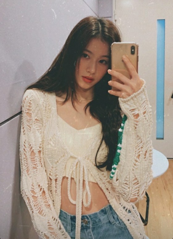 "TWICE" Sana, a belly without fat exposed in a crop top... The degree of exposure is also "sense perfect"