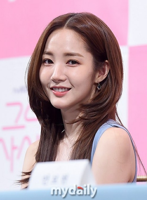 [Full text] Actress Park Min Young's side, "Confirmation is delayed because of the filming of TV series" relationship rumors with a wealthy man who is 4 years older.