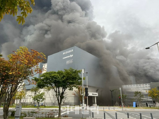 Fire at Hyundai Premium Outlets in Daejeon, Korea