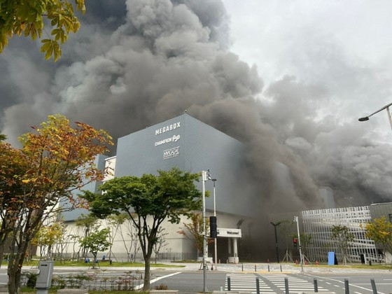 Hyundai department store side of "outlet fire" reveals that it was pressing bereaved families to settle out of court = Korea