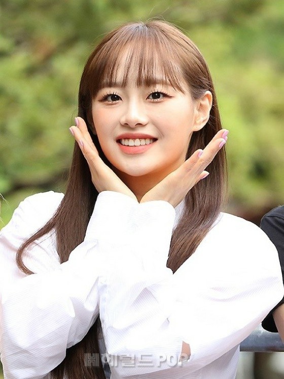 “The rumor of being left out of the group” Chuu (LOONA) explains himself, but fans continue to worry “Are the 12 members of the group chat members and managers other than Chuu?”