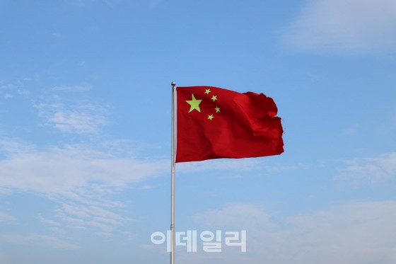 China shortens quarantine days and number of PCR tests for overseas arrivals = Korean coverage