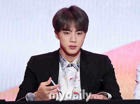 Jin asks fans to report on enlistment day, "Unwanted article... Please don't come to the training center"