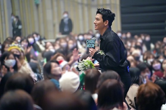 Actor Ji Chang Wook fascinates fans at the Fan Meeting in Japan for the first time in about 3 years!