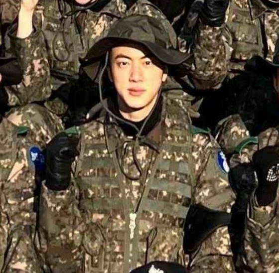 "BTS" JIN, the recent situation after completing the 20km tactical march "A dignified appearance."
