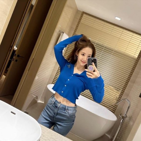 “Break-up with wealthy man” actress Park Min Young, have you lost more weight? New Post with a smile that catches the eye with baggy pants