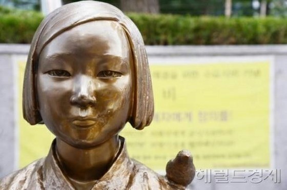 <Commentary W> Amid moves to improve relations between Japan and South Korea, the issue of the installation of comfort women statues remains unresolved.