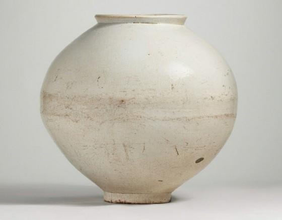 Korean white porcelain moon pot sold at Christie's for $4.5M