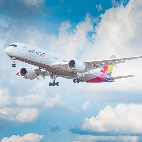 Arrest warrant for man in 30s who opened emergency door on Asiana plane "wanting to get off early" = Korea