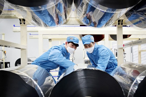 Indonesian investment minister "continues support" for LG Energy Solution's battery business = Korea