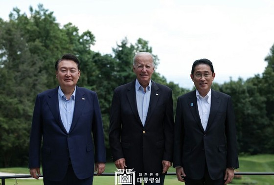 <W Commentary> The leaders of Japan, the United States, and South Korea emphasized that the three countries are in a “new era” = Will the honeymoon be maintained?
