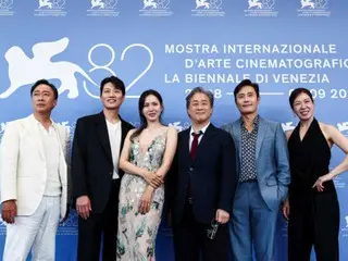 Will Lee Byung-hun's film "It Can't Be Done" become a relief pitcher for the cinema district with the Venice trophy in hand?