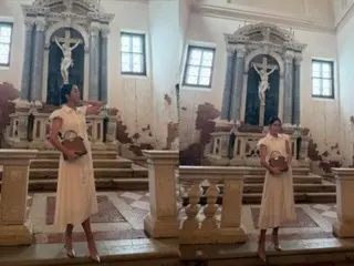 Overseas fans angry? Actress Lee Min Jeoung's photo taken in front of Jesus Christ... "This is not a church, please be careful."