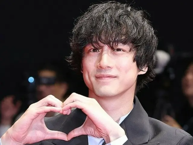 俳優坂口健太郎、熱愛…韓国でも報道