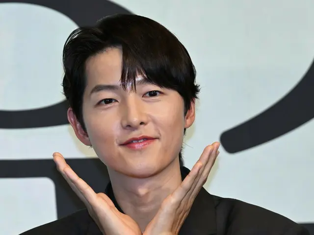Song Joong Ki holds exclusive fan meeting for the first time in 7 years... Wishing happiness