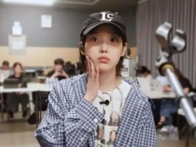 IU（アイユー）、「頬の肉が旬」···どれくらい太ったの？「ちょっと太って」